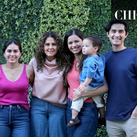 Laura, Camila, Claudia, Alejandra, Manuel y Manuel