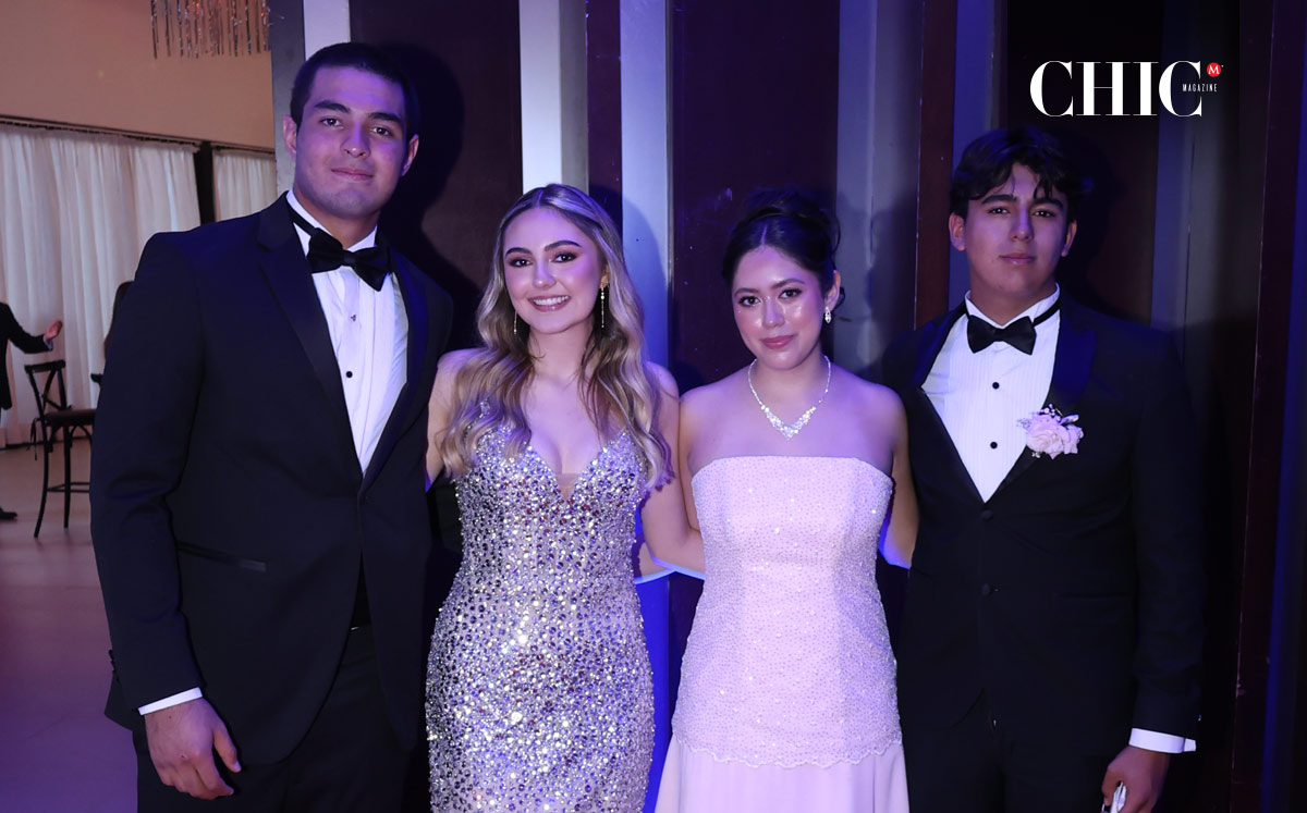 Sebastián, Regina, Gabriela y Sebastián