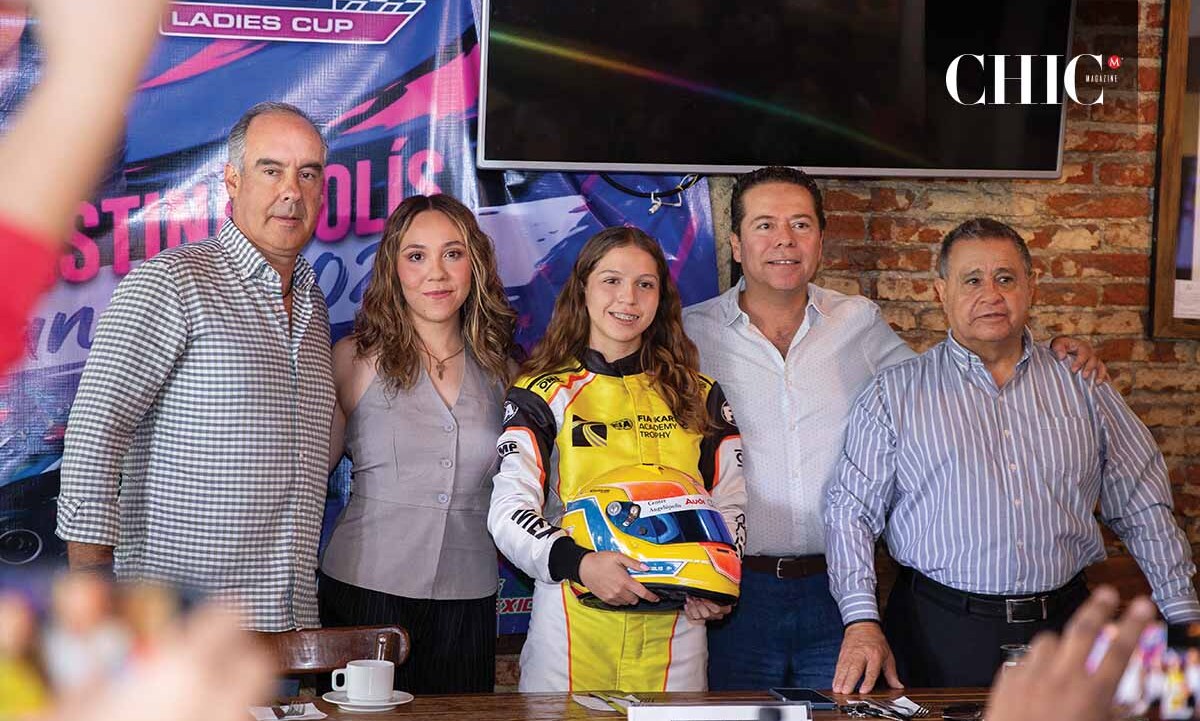 Pepe Del Castillo, Montse Solís, Ana Cris Solís, Asael Solís y Ángel Diez De Urdanivia