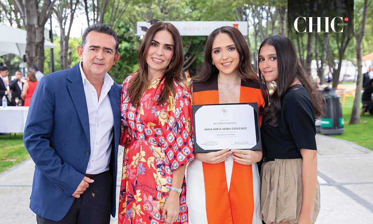Carlos Mora, Nallely González, Ana Sofía Mora y Marian Mora