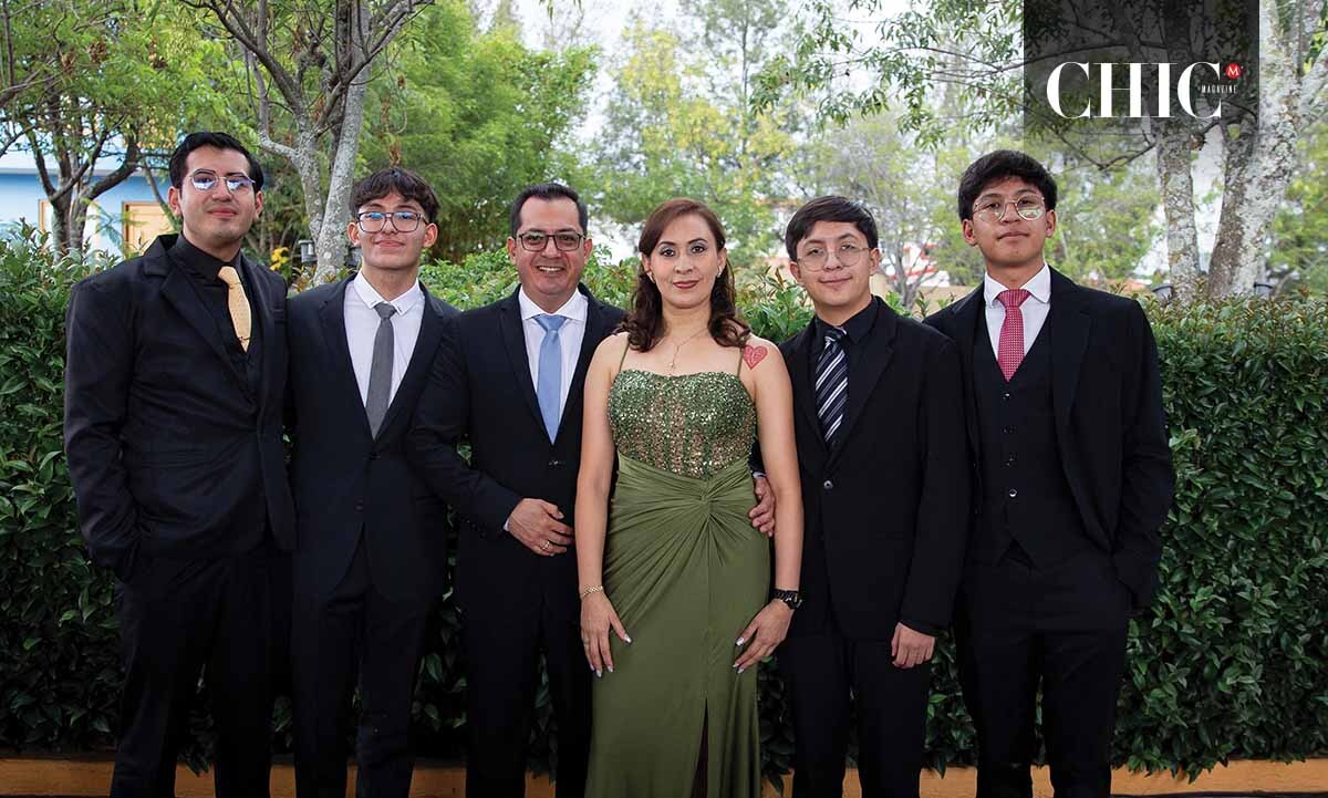 Daniel Roa, Vidal Roa Jr., Vidal Roa, Lea Montalvo, José Ángel Roa y José Santiago Roa