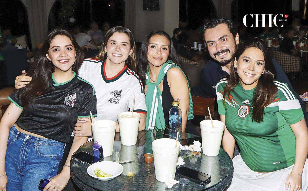 Paola Medina, Paola Ponce, Juan Carlos Zamudio y Valeria Ponce