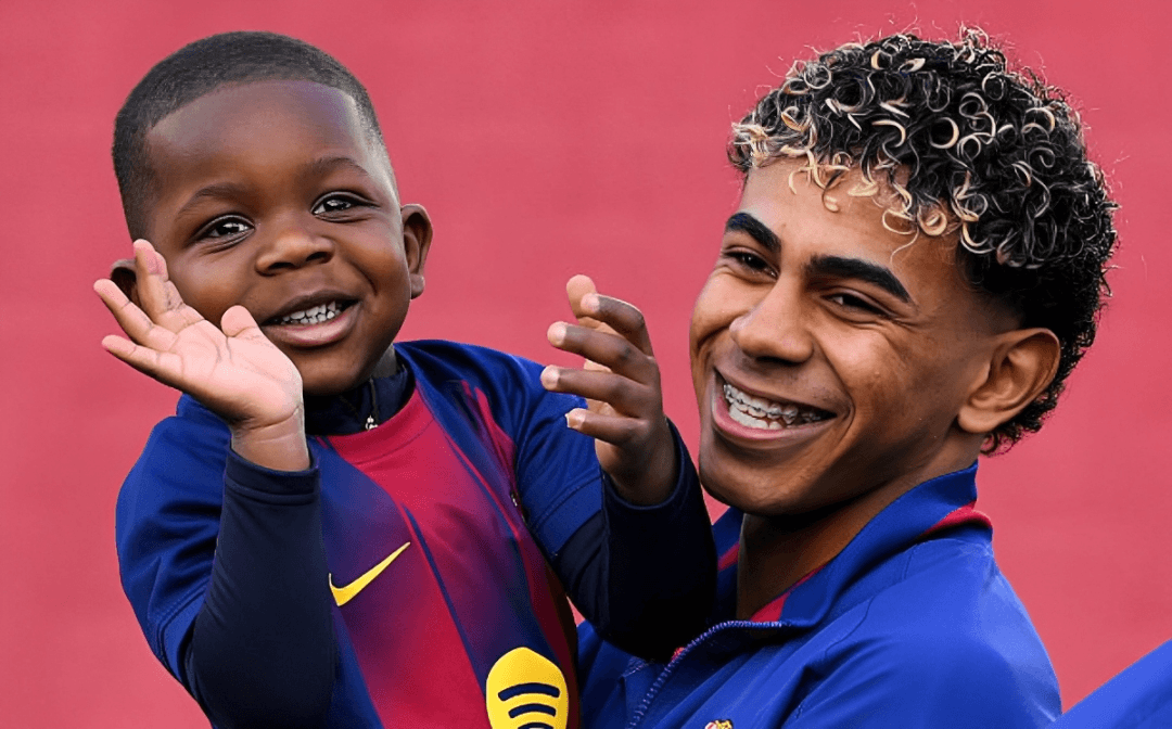 Lamine Yamal y su hermano (Imagen Getty)