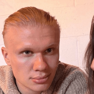 Erling Haaland e Isabella Haugseng (Imagen Instagram)