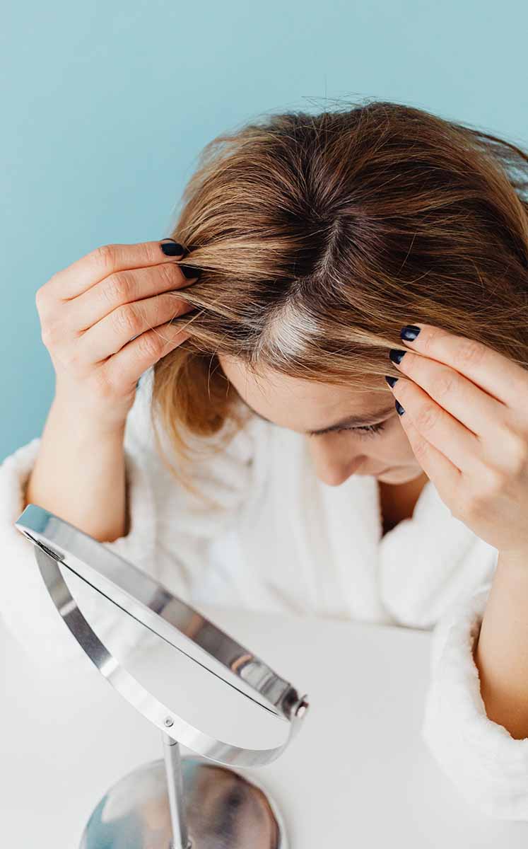 Abandonar el tinte puede ser consecuencia de priorizar otras experiencias más significativas. (Fotos: Pexels)
