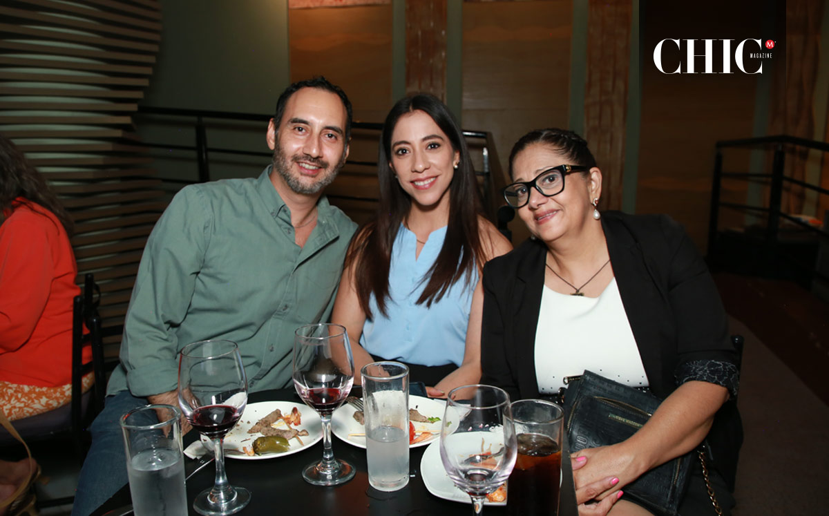 Charly Díaz, Kenia Lira y Gaby Ayala