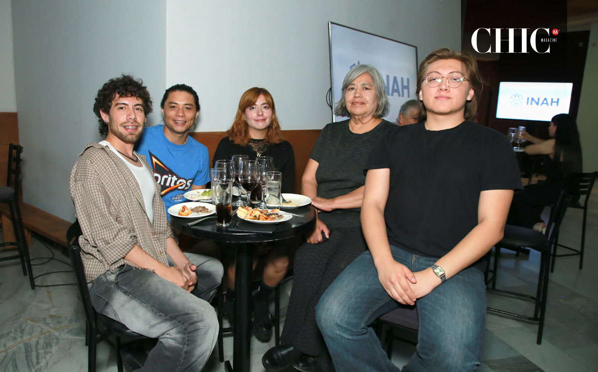 Iván Tabasco, Roberto Gamboa, Cassie Gutiérrez, Eloísa Ramírez y Carlos Chavarría