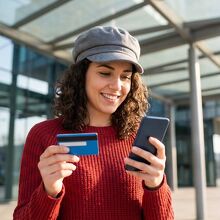 Cómo elegir la tarjeta de viajes ideal según tu ritmo de vuelos (Foto: Freepik)