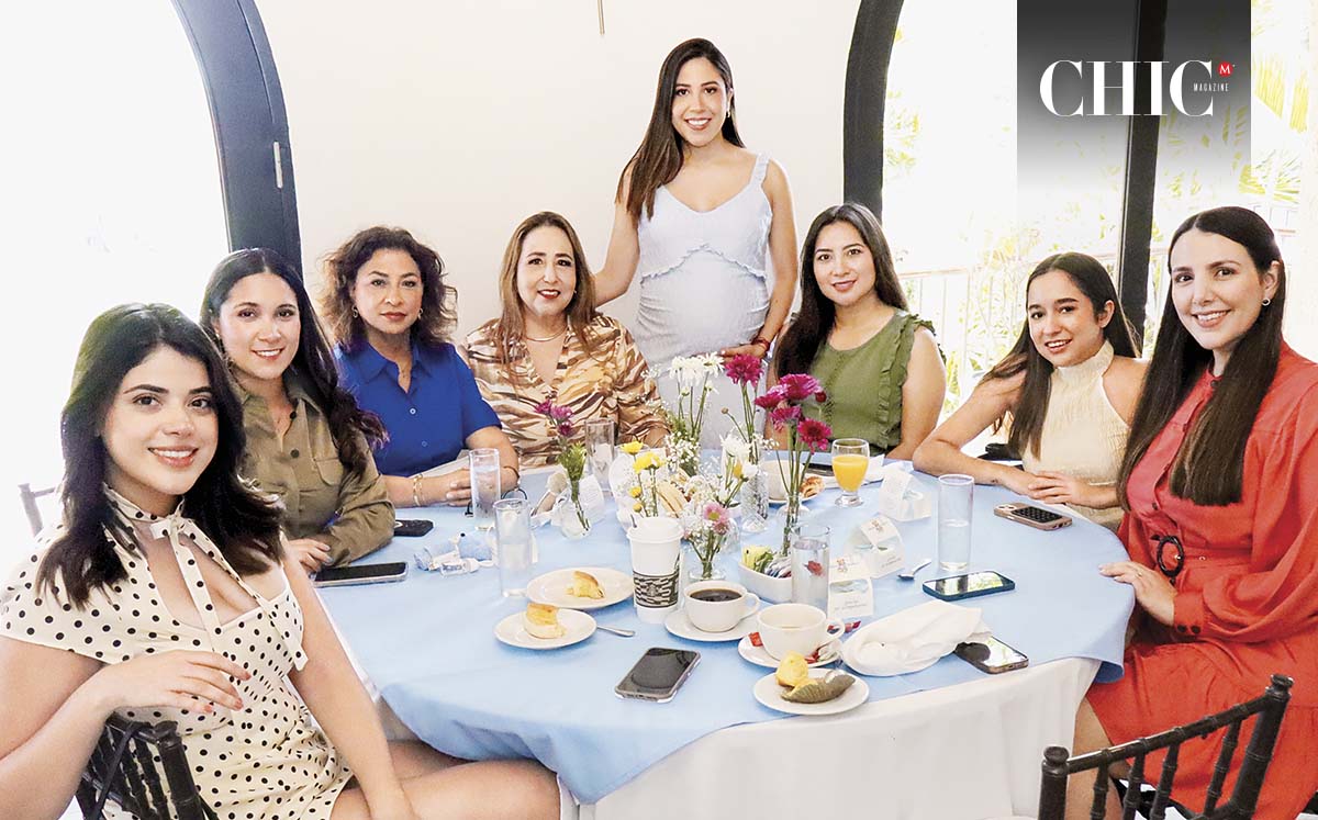 Janeth Alvarez, Deby Rodriguez, Betty de García, Mary Morales, Leslie Marrige, Fer Cruz, Karla Narvaez e Hilda Castro