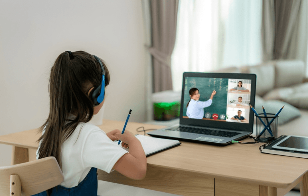 Clases en línea para un estado según la SEP (Imagen Getty)