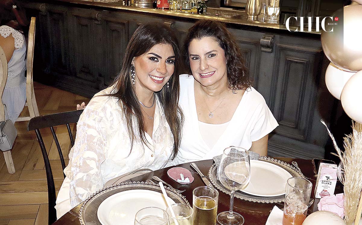 Caro de Macouzet y Betty Fernández
