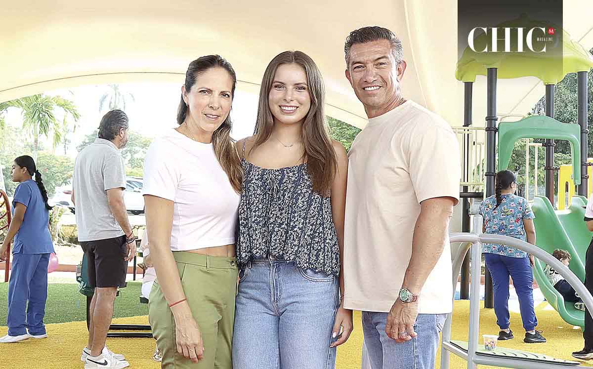 Fabiola de Casillas, Roberta Casillas y Roberto Casillas