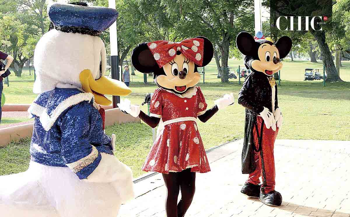 Además de estrenar los nuevos juegos, los niños vivieron una experiencia llena de diversión con la visita de Donald, Minnie y Mickey