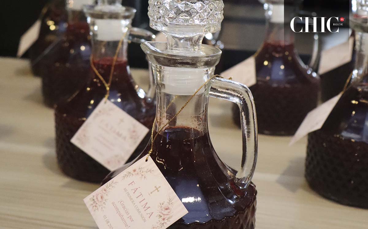 Los invitados se llevaron como recuerdo de tan especial unas botellas de vino