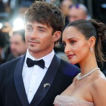 Así luce el baby bump de Alexandra en vacaciones con Charles Leclerc (Foto: Getty Images)