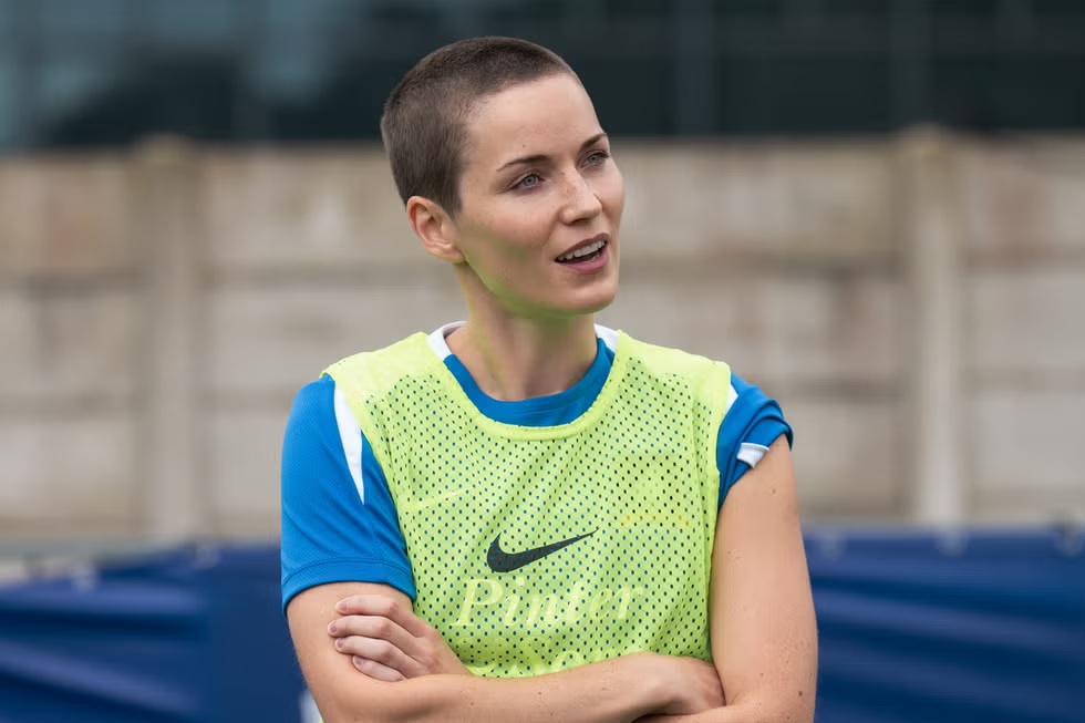 Jude Mack como Boots (Foto: Instagram)