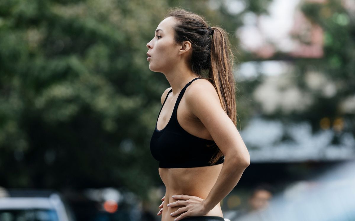 Corredor durante el entrenamiento para un maratón