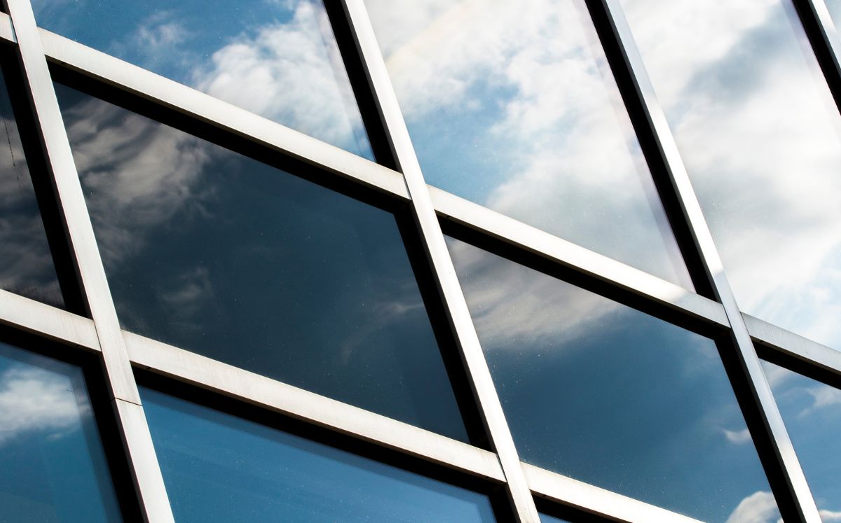 Líneas blancas en las ventanas: ¿Por qué se pintan y para qué sirven?