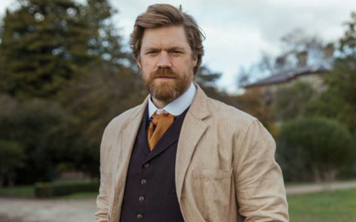 Alexander England como Julius (Foto: Netflix)