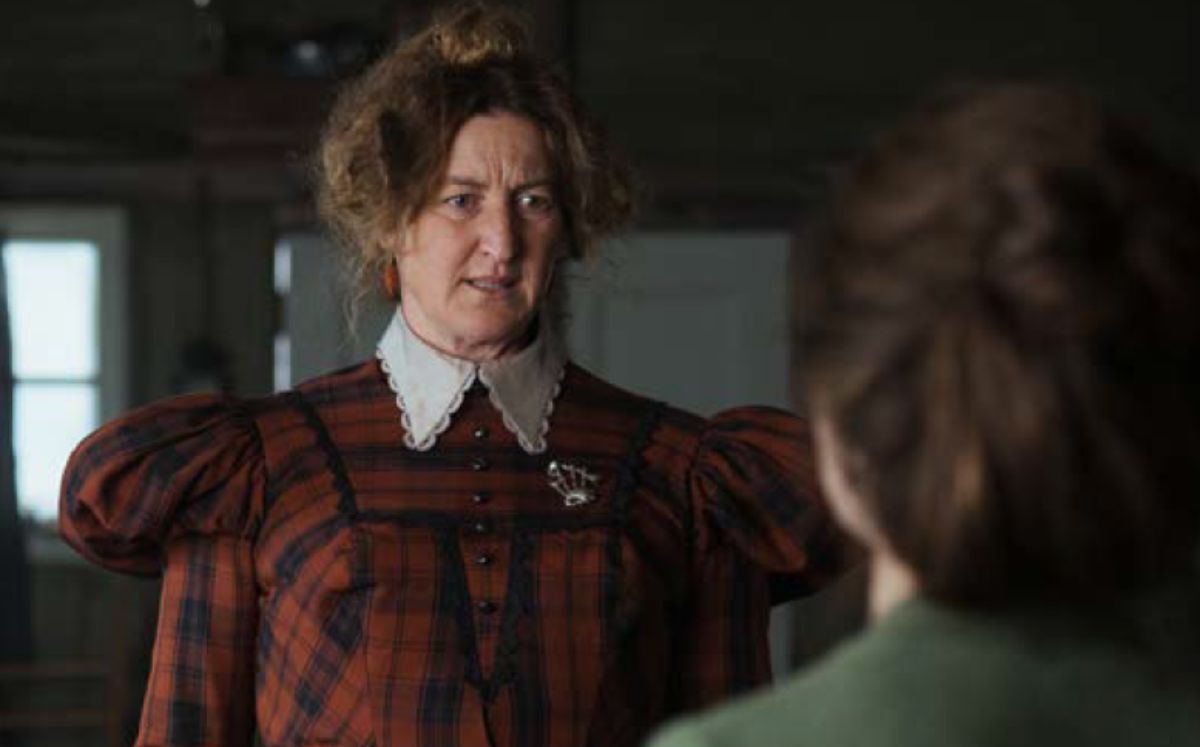 Kate Box como Mrs McSwat (Foto: Netflix)