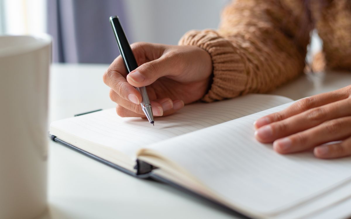 ¿Qué significa tener mala letra al escribir, según la psicología? (Foto: Freepik)