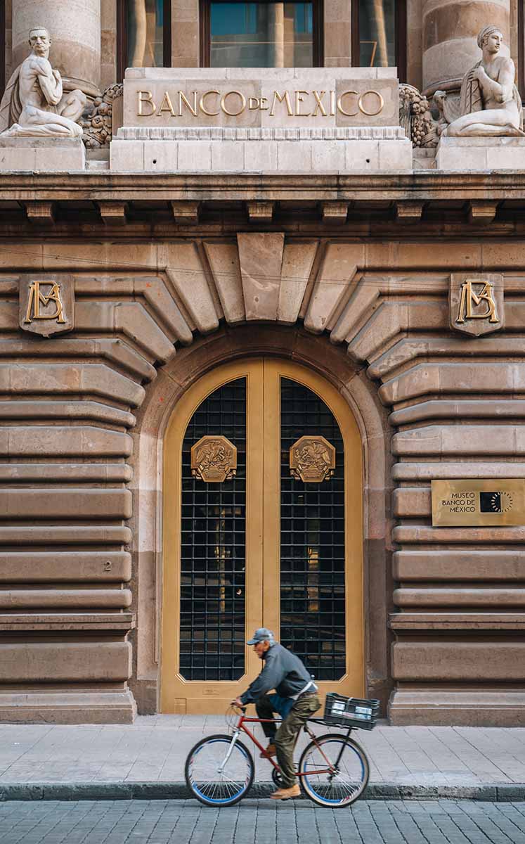 Banxico cuenta con reglas claras para determinar cuándo un billete continúa siendo válido. (Fotos: Pexels)