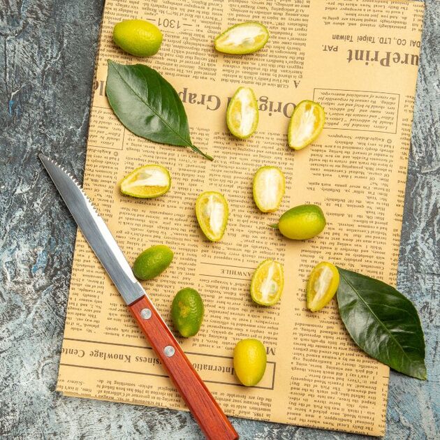 ¿Para qué sirve envolver los cubiertos en papel periódico? (Foto: Freepik)