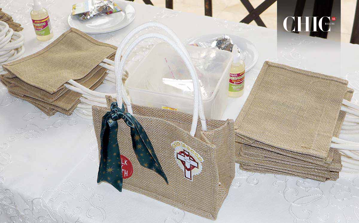 Todas se llevaron una bolsa de yute que ellas mismas personalizaron durante la celebración.