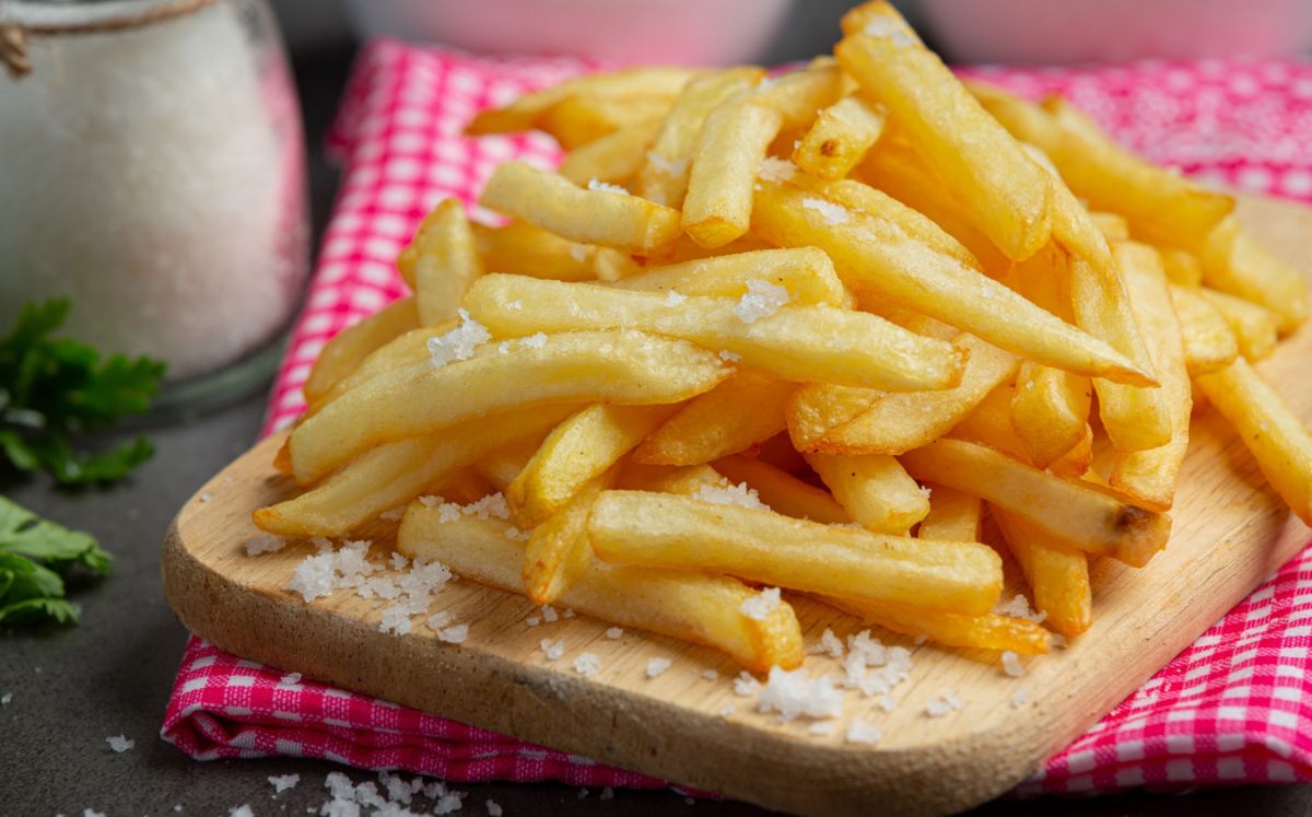 ¿Qué le ponen a las papas fritas para que sean adictivas? Te decimos (Foto: Freepik)