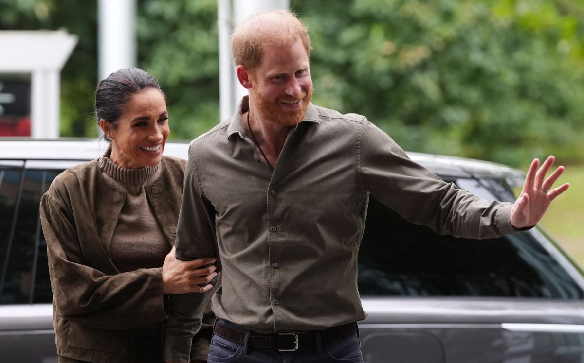 El príncipe Harry y Meghan Markle llegan al Reino Unido con sus hijos (Foto: Getty)