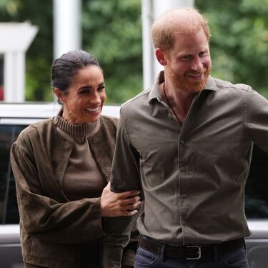 El príncipe Harry y Meghan Markle llegan al Reino Unido con sus hijos (Foto: Getty)