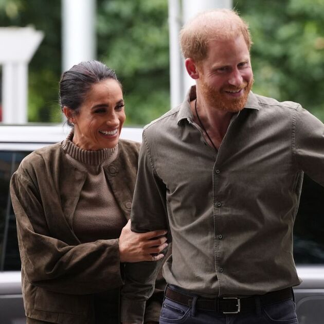 El príncipe Harry y Meghan Markle llegan al Reino Unido con sus hijos (Foto: Getty)