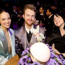 Billie Eilish en la boda de Finneas O'Connell y Claudia Slewski (Foto: Getty)