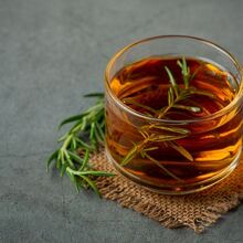 ¿Para qué sirve el té de romero? Estos son sus usos y beneficios (Foto: Freepik)