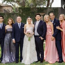 Los novios junto a sus familias. Fotos: Meraki Weddings / Omar Valdez