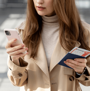 ¿Pueden revisar tu celular al entrar a Estados Unidos?  (Foto: Freepik)