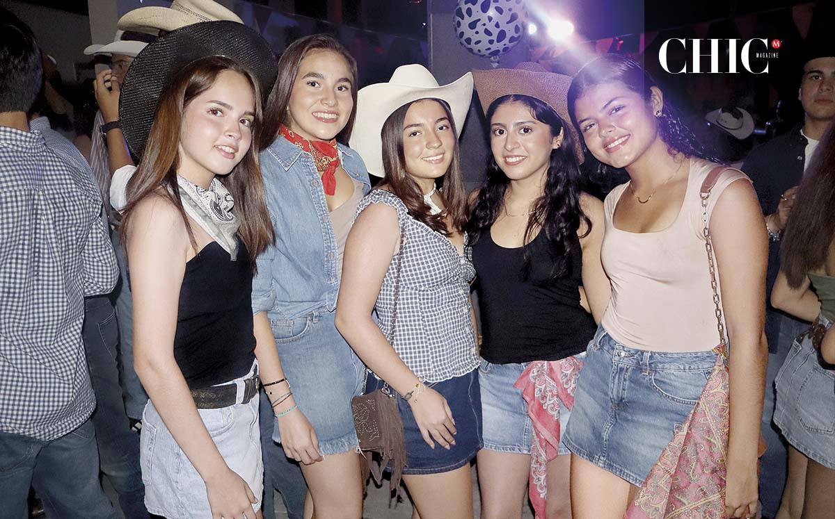 Elisa Molina, Camila Rodríguez, Silvana Serna, Alejandra Loya y Janet González