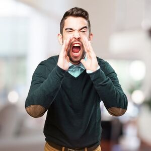 Gritar al hablar: ¿qué significa según la psicología? (Foto: Freepik)