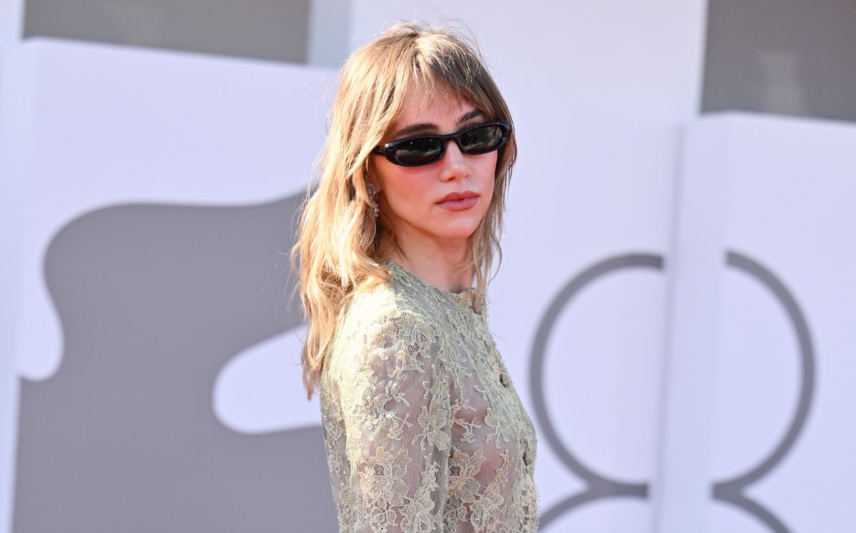 Suki Waterhouse roba cámara en el Festival de Cine de Venecia 2026 (Foto: Getty Images)