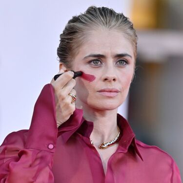 Greta Scarano y su protesta con labial rojo en el Festival de Venecia (Foto: Getty)
