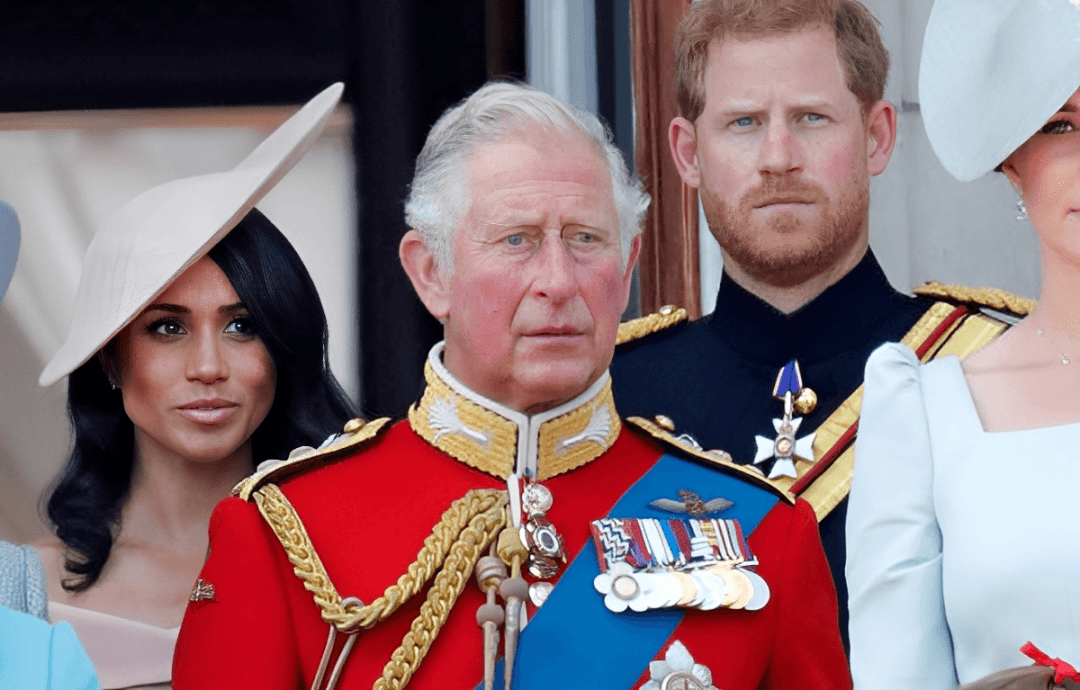 Meghan Markle, rey Carlos lll y príncipe Harry (Imagen Getty)