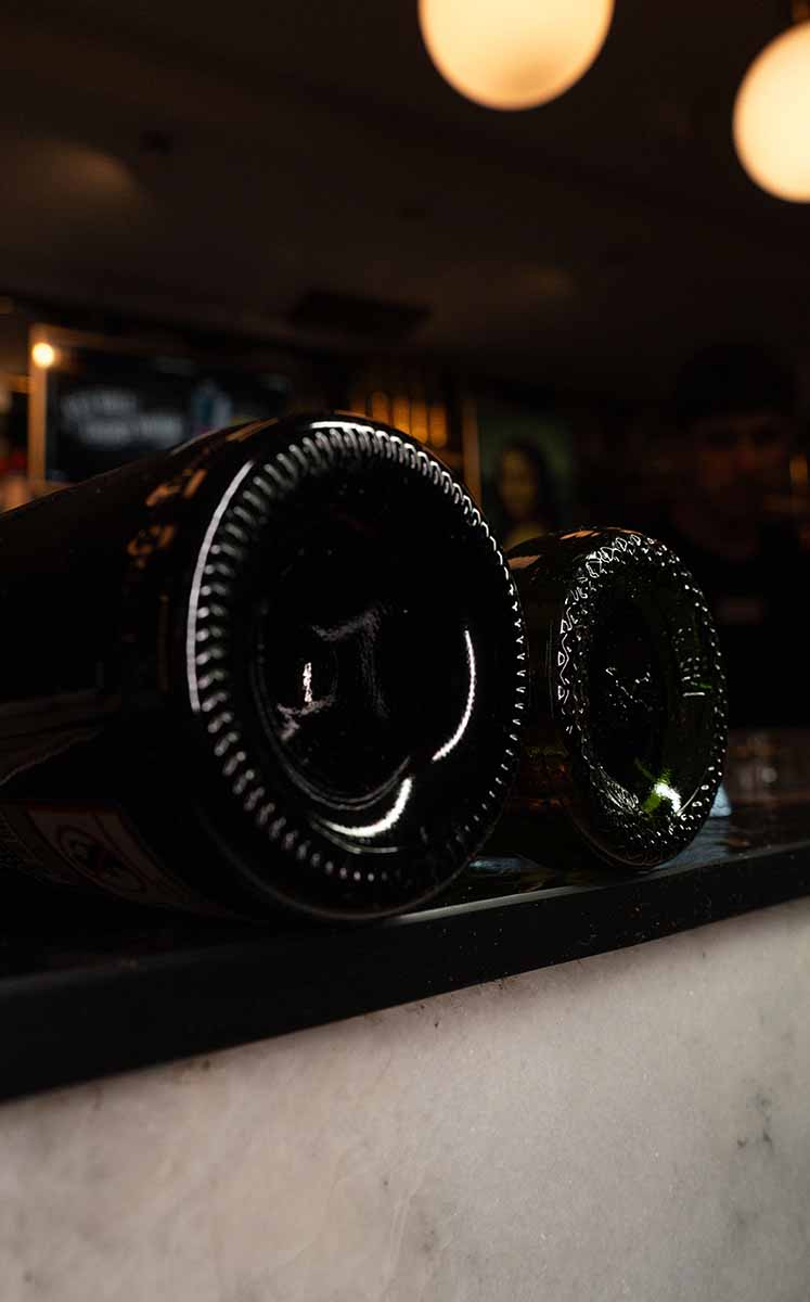 Se cree que mientras más profundo sea este hundimiento, mejor es el vino que contiene. Sin embargo, esta creencia no tiene fundamento. (Foto: Pexels)