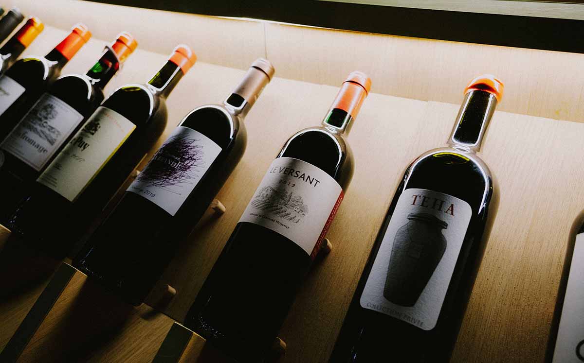 ¿Por qué las botellas de vino tienen el fondo hundido? Descúbrelo aquí