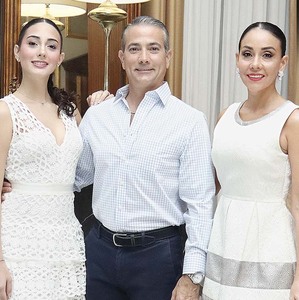 Chabely Reyes, César Reyes y Gloria Alfaro