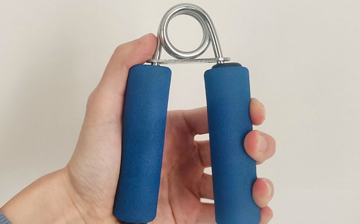 Ejercicios para el dolor de muñecas por uso de PC y celular (Foto: Frepik)