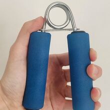 Ejercicios para el dolor de muñecas por uso de PC y celular (Foto: Frepik)