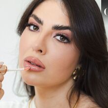 El lip gloss vuelve como el protagonista de cualquier beauty look | Foto: Pexels