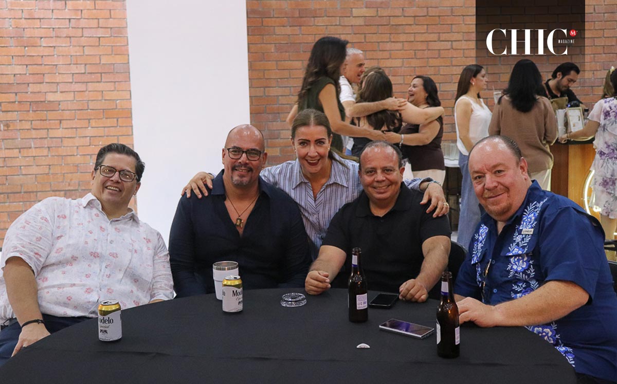 Lucía Romo, Ernesto Ramírez, Paco, Gustavo y Billy