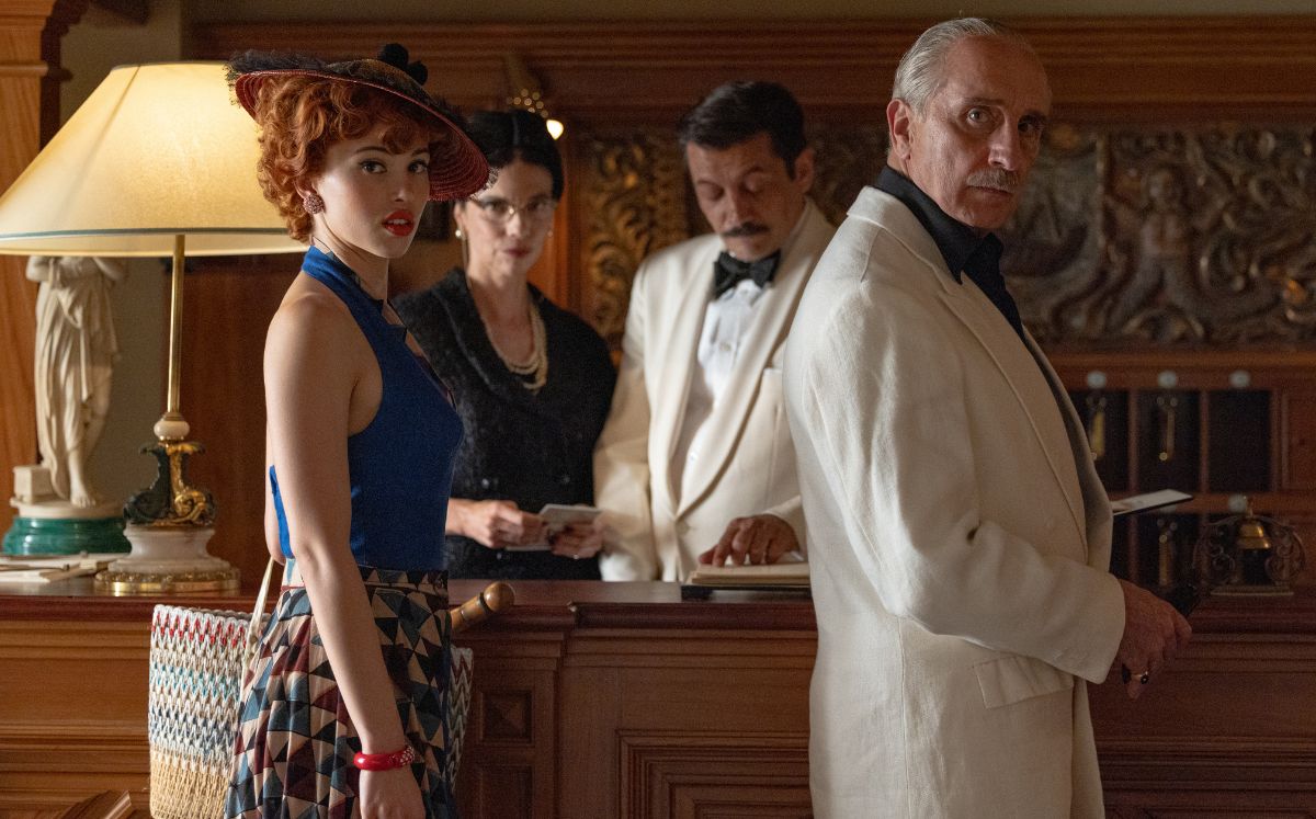Gonzalo de Castro como Fonseca y Cristina Kovani como Vicky Montes (Foto: Netflix)