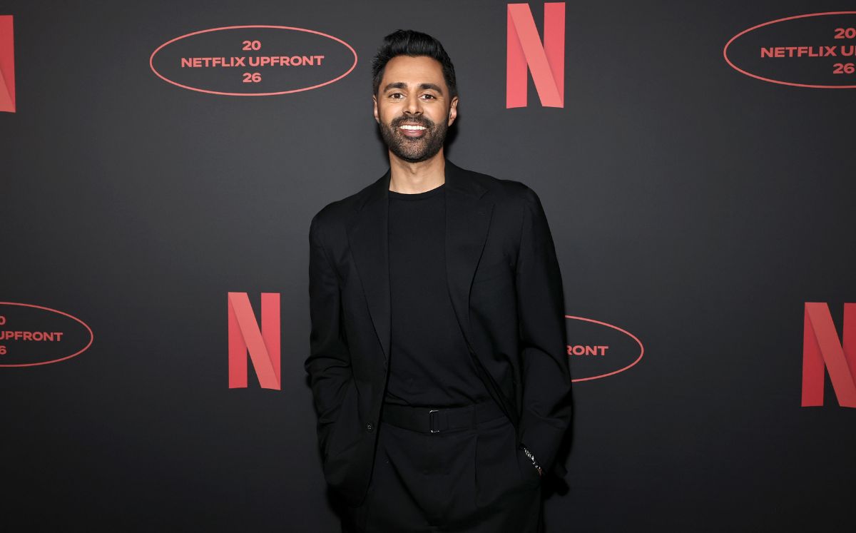 Hasan Minhaj como Hamza Latif  (Foto: Netflix)